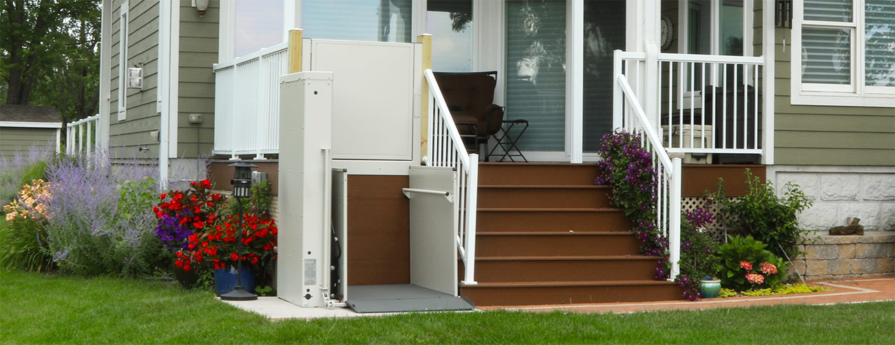 Residential exterior for a lift installation